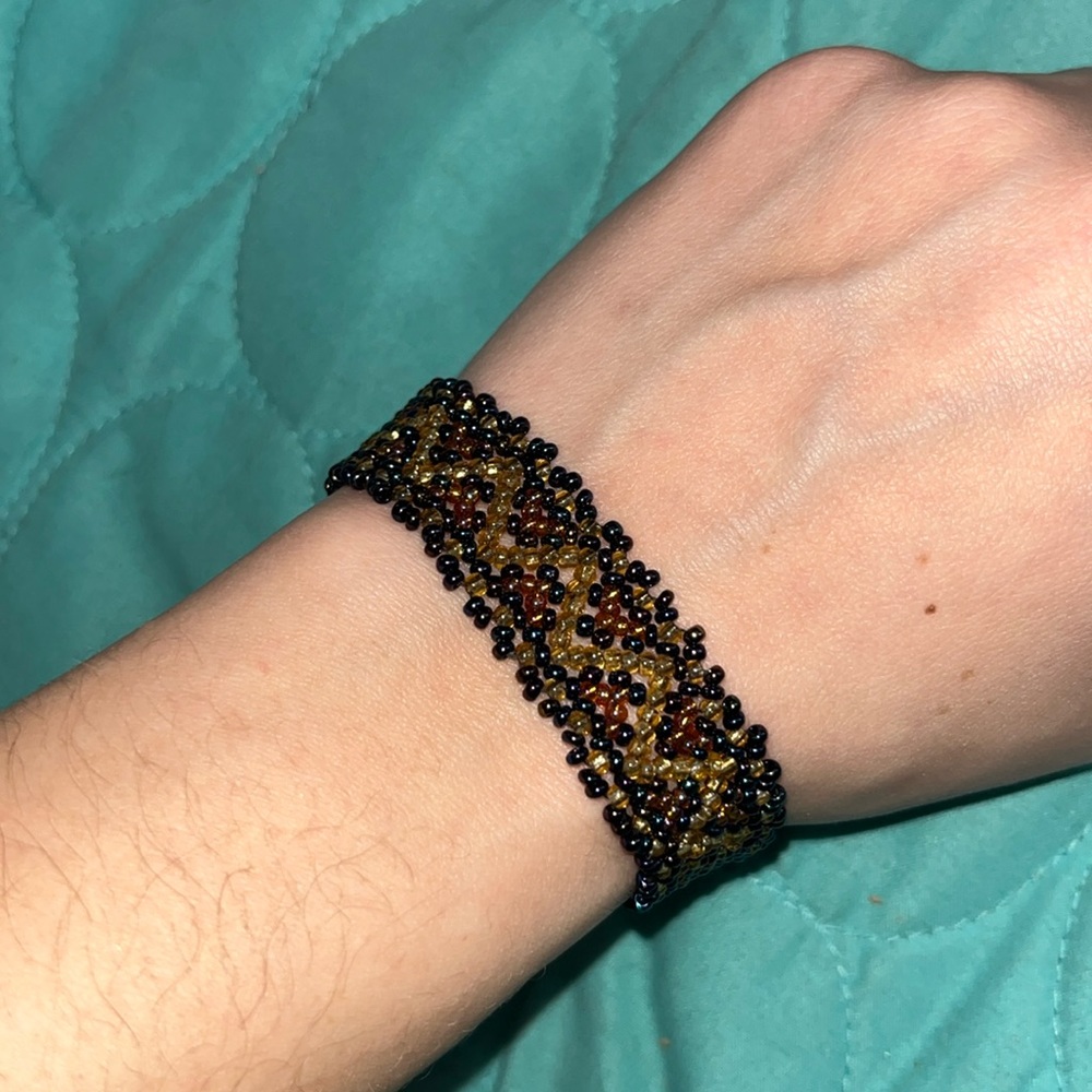 Hand Beaded Zig Zag Patterned Bracelet